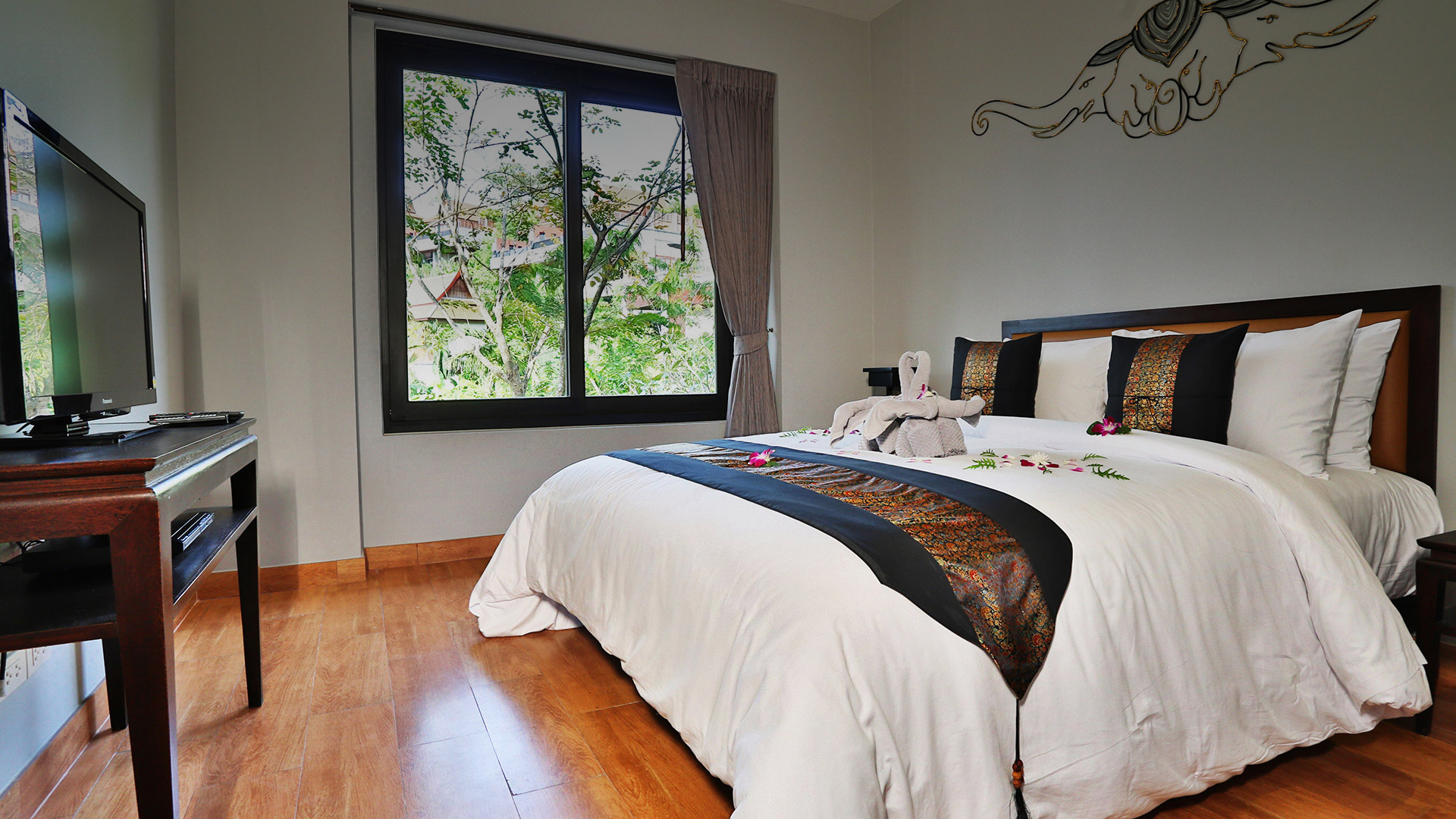 Family with Pool Access 2 Bedroom Suite